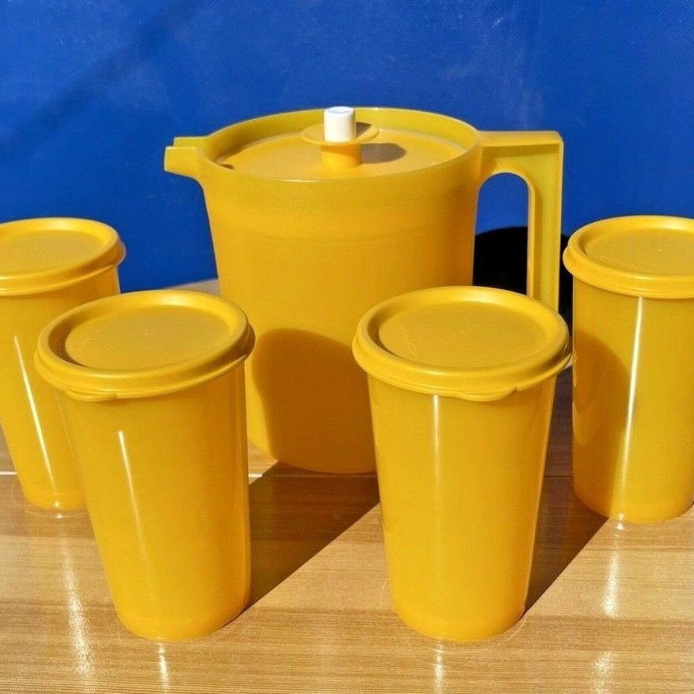 Tupperware Set of Pitcher Push Botton 1 1/2Q and ~4~Tumbler 12oz Yellow New!!